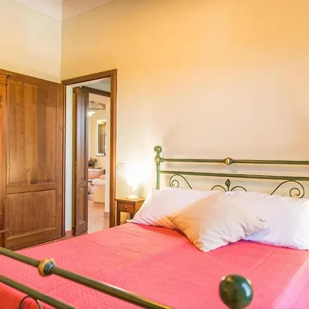 Farmhouse Only 5 Km From With Private Swimming Pool * 哥尔顿