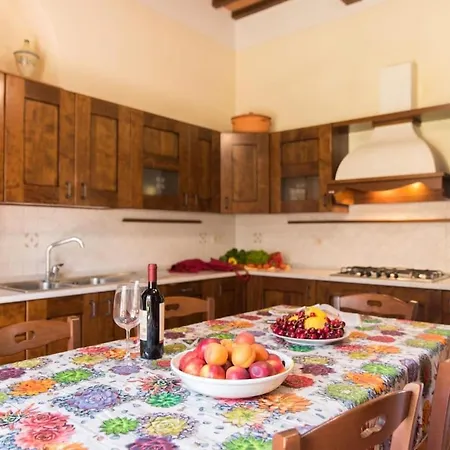 Farmhouse Only 5 Km From With Private Swimming Pool 哥尔顿