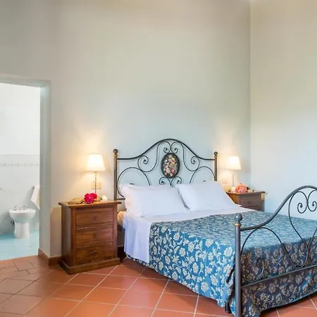 Farmhouse Only 5 Km From With Private Swimming Pool 别墅 哥尔顿